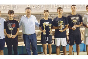 Ο Αντιπεριφερειάρχης Αθλητισμού κ. Πιτσούλης στη βράβευση των Master ανδρών