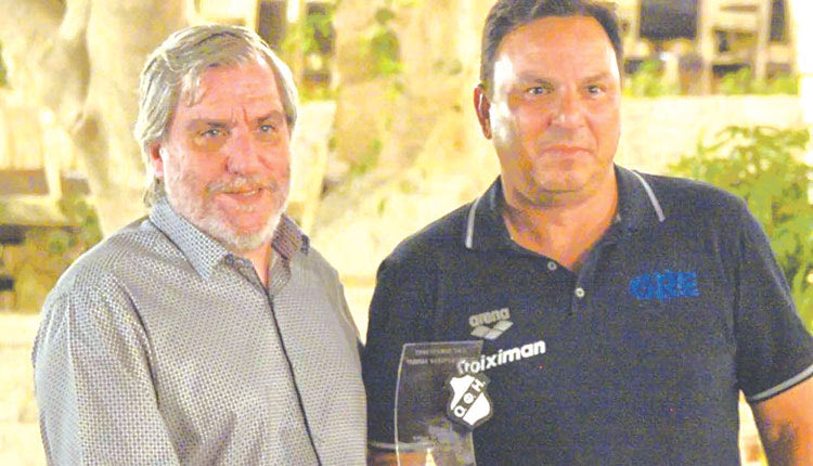 Ο κ. Δανδάλης βράβευσε τον Ομοσπονδιακό τεχνικό κ. Βλάχο