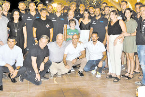 Η Εθνική πόλο με τους ανθρώπους του Ερασιτέχνη ΟΦΗ