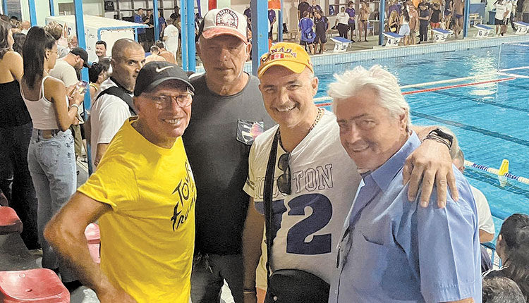 Τέσσερις μορφές του Ηρακλειώτικου πόλο στο «Σαμαρτζίδης» καπ. Από δεξιά οι Τάκης Μιράλης, Νίκος Μουρέλος, Μανώλης Πίσσας και Φαίδων Παναγιωτάκης