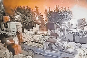 Κοντά στο σημείο της πυρκαγιάς γινόταν κρητικό γλέντι