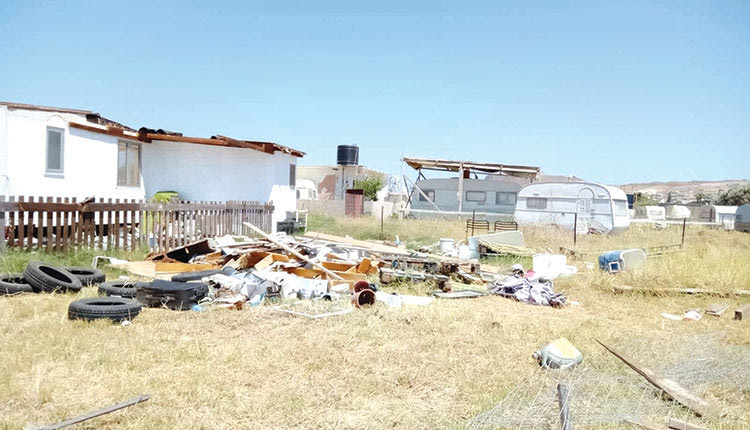 ΚΑΡΤΕΡΟΣ Η παραγκούπολη “ξηλώνεται”, αλλά το πουλόβερ είναι μεγάλο