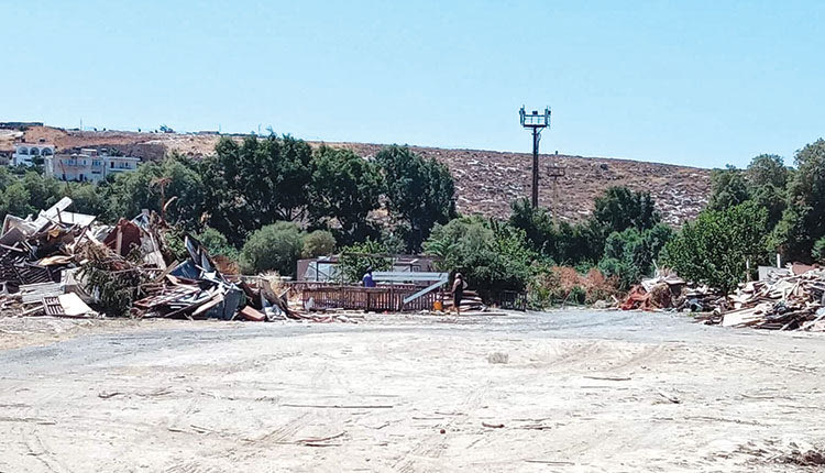 ΚΑΡΤΕΡΟΣ Η παραγκούπολη “ξηλώνεται”, αλλά το πουλόβερ είναι μεγάλο