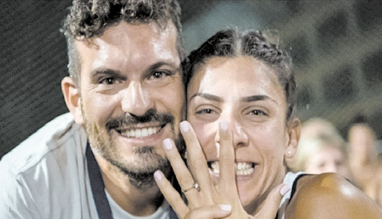 Πρόταση γάμου στην άμμο του Αγ. Νικολάου