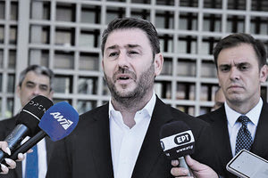 Ομολόγησαν ότι η ΕΥΠ παρακολουθούσε το τηλέφωνο του κ. Ανδρουλάκη