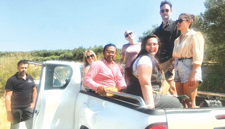 Πάνω στο αγροτικό!