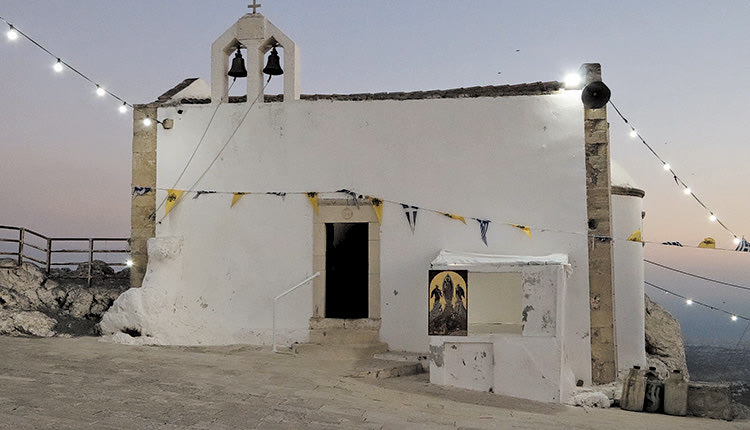 Εκεί, στην κορφή του Γιούχτα, κάθε χρόνο, στις 6 του Αυγούστου…