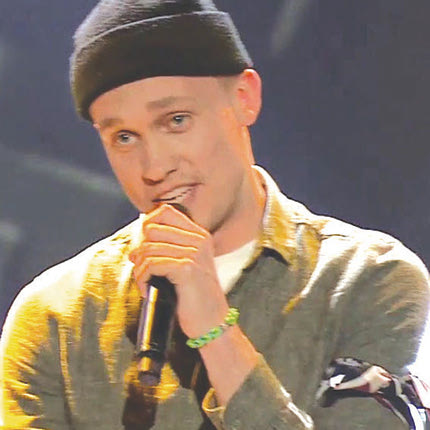 Διαπρέπει και στο τραγούδι ο Τοράρινσον