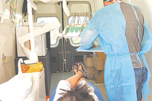 Στην ακριτική Γαύδο ταξίδεψε η οδοντιατρική μονάδα της Περιφέρειας Κρήτης μετά από πρόσκληση του Πολιτιστικού Συλλόγου τ