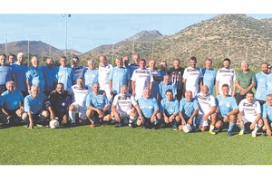 Φωτογραφικό στιγμιότυπο με τους Παλαίμαχους του ΟΦΗ και του Μελιδονίου