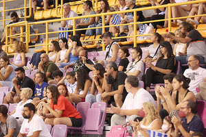 Λίγος και χθες ο κόσμος στα «Δύο Αοράκια»