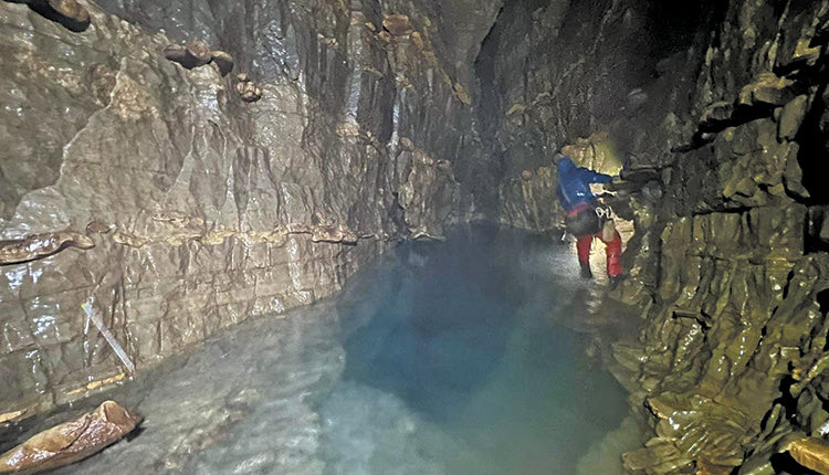 ΤΑ ΚΑΤΑΦΕΡΑΝ ΟΙ ΕΛΛΗΝΕΣ ΣΠΗΛΑΙΟΛΟΓΟΙ Η μοναδική εμπειρία στα βάθη του Γουργούθακα 