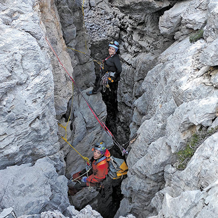 ΤΑ ΚΑΤΑΦΕΡΑΝ ΟΙ ΕΛΛΗΝΕΣ ΣΠΗΛΑΙΟΛΟΓΟΙ Η μοναδική εμπειρία στα βάθη του Γουργούθακα 