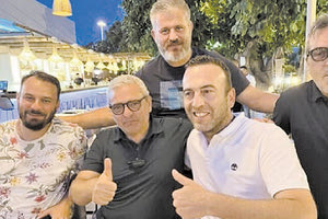 Ο Μανόλης Σεβαστάκης με τους Ιταλούς και τον κ. Περακάκη