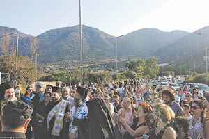 Κοσμοσυρροή́ στην Παναγία την Χαρακιανή