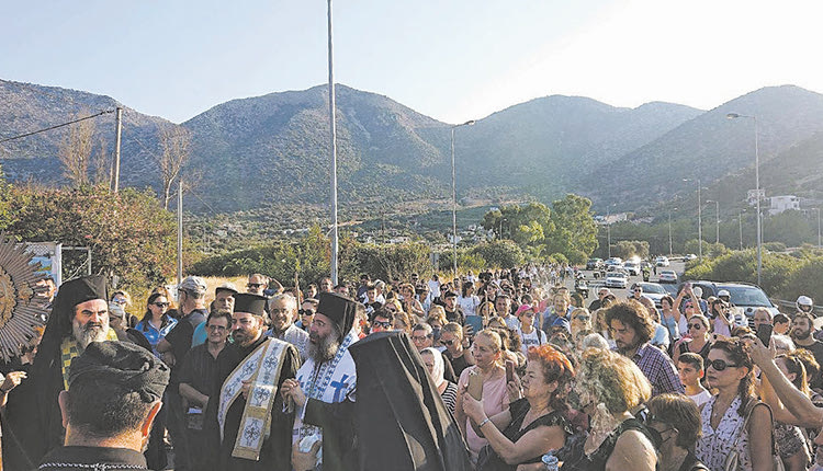Κοσμοσυρροή́ στην Παναγία την Χαρακιανή