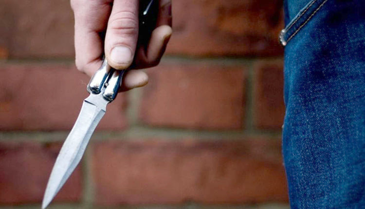 μαχαιρι επιθεση