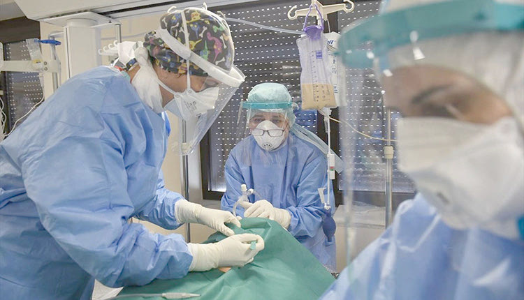Σχεδόν 75.000 τα κρούσματα κοροναϊού στη χώρα την τελευταία εβδομάδα