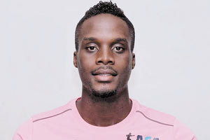 Τον στόπερ Πολ από την Αρούμπα δοκιμάζει ο Πόρος