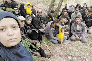 Στη Βουλή το θέμα της νησίδας όπου βρέθηκαν οι πρόσφυγες