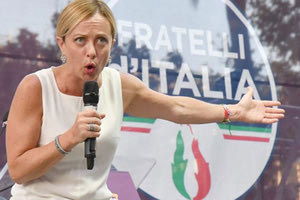 Στο ίδιο μήκος κύματος τοποθετήθηκαν ο ηγέτης του Κεντρώου κόμματος Azione (Δράση), Κάρλο Καλέντα, λέγοντας πως η αναδημοσίευση είναι «ανήθικη», αλλά και η πρώην πρόεδρος της Ιταλικής Κάτω Βουλής, Λάουρα Μπολντρίνι, και ο Δήμαρχος της Φλωρεντίας, Ντάριο Ναρντέλα.