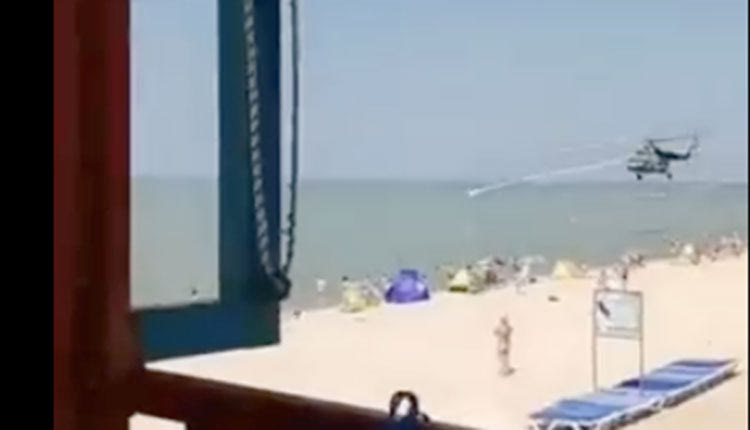 Η ακτογραμμή της Κριμαίας αποτελεί αγαπημένο καλοκαιρινό προορισμό των Ρώσων τουριστών εδώ και δεκαετίες.