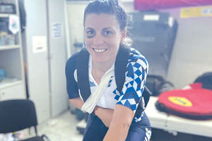 Η Μηλάκη με τα σημάδια του τραυματισμού της