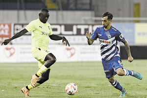 Ο Ντιουσέ σε φάση από το ματς της πρεμιέρας με τον Ατρόμητο