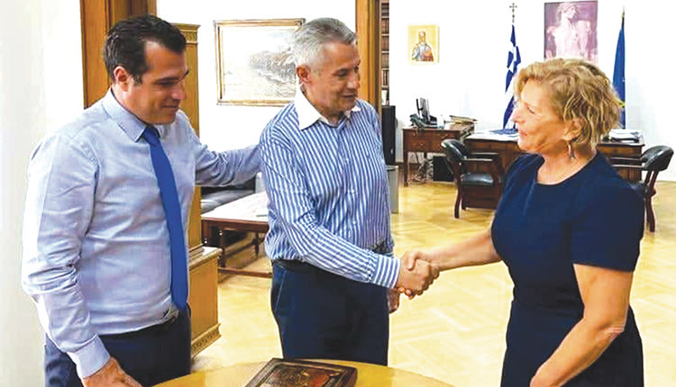 «Με πίστη και ευσυνειδησία» ορκίστηκε χθες ο Νεκτάριος Παπαβασιλείου, νέος διοικητής της 7ης ΥΠΕ Κρήτης. Η ορκωμοσία του έγινε ενώπιον του υπουργού Υγείας, κ. Θάνου Πλεύρη, και της υφυπουργού, κ. Μίνας Γκάγκα.