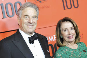 Ποινή φυλάκισης πέντε ημερών επιβλήθηκε χθες στον σύζυγο της προέδρου της Βουλής των Αντιπροσώπων, Δημοκρατικής Νάνσι Πελόσι, αλλά και πρόστιμο 6.800 δολαρίων, αφού παραδέχτηκε την ενοχή του ότι προκάλεσε τραυματισμό, καθώς οδήγησε μεθυσμένος στην κομητεία Νάπα της Καλιφόρνιας.