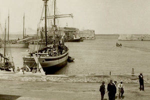 ΦΩΤΟΗΜΕΡΑΣ:ΤΟ ΛΙΜΑΝΙ του Ηρακλείου όπως ήταν στα 1933.