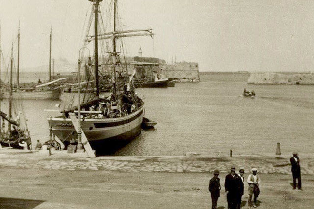 ΦΩΤΟΗΜΕΡΑΣ:ΤΟ ΛΙΜΑΝΙ του Ηρακλείου όπως ήταν στα 1933.
