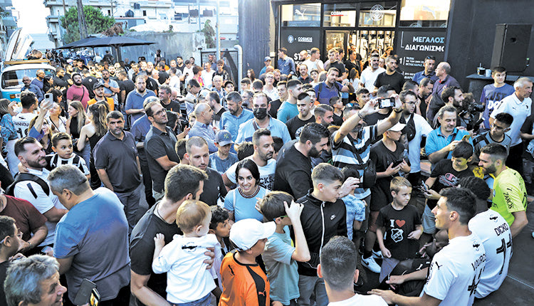 Δυναμικό παρών έδωσε ο κόσμος του ΟΦΗ στην παρουσίαση της πρώτης εμφάνισης για την νέα σεζόν