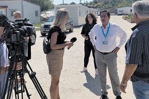 Μας την έχουν στημένη από πολλές πλευρές. Στην καταγγελία ότι ανταποκριτής ξένου μέσου ενημέρωσης παρουσιάστηκε ως μεταφραστής για να εισχωρήσει στο ΚΥΤ Φυλακίου και να πάρει συνεντεύξεις από τους 38 μετανάστες που εντοπίστηκαν πριν απο μερικές ημέρες στον Έβρο, προχώρησε το Υπουργείο Μετανάστευσης και Ασύλου.