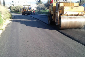 σφαλτόστρωση στην οδό Ατλαντίδος στον Μασταμπά