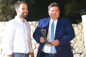 Στον Άγιο Μύρωνα τίμησαν τον επίτιμο αρχηγό της ΕΛ.ΑΣ.