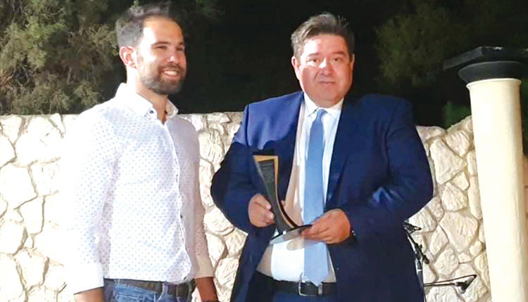 Στον Άγιο Μύρωνα τίμησαν τον επίτιμο αρχηγό της ΕΛ.ΑΣ.