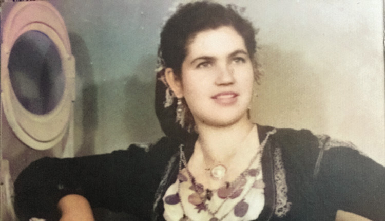 Η Ειρήνη Μανουρά Ζωνογιάννενα.