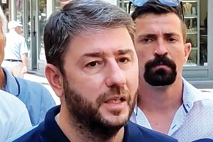 Η παρακολούθηση του προέδρου του ΠΑΣΟΚ-ΚΙΝΑΛ, Νίκου Ανδρουλάκη