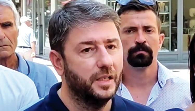 Η παρακολούθηση του προέδρου του ΠΑΣΟΚ-ΚΙΝΑΛ, Νίκου Ανδρουλάκη