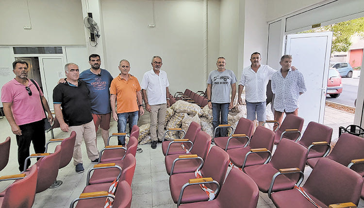 Το ΕΚΗ μοίρασε έναν τόνο πατάτες που προσέφερε η Λέσχη Lions MINOAS Heraklion