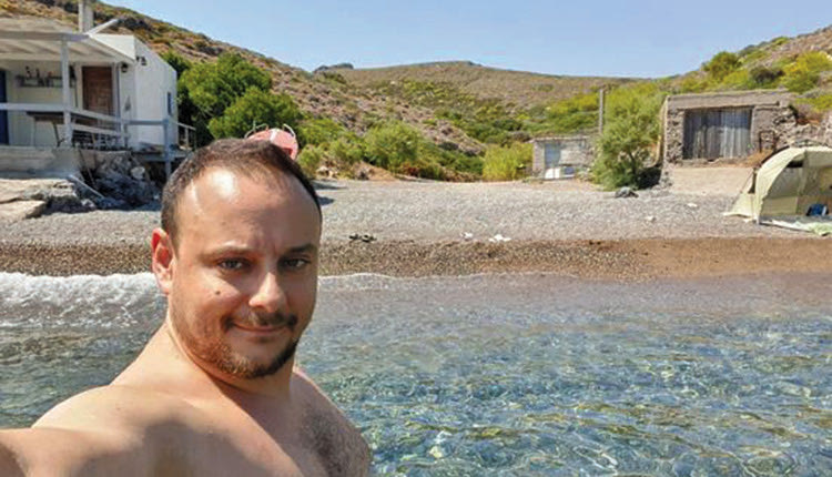 ο Γκίκας Μαγιορκίνης κάνει τις διακοπές του στα Κύθηρα