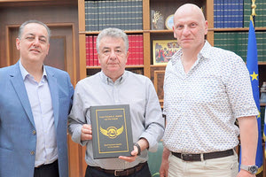 Συνάντηση Αρναουτάκη με τους προέδρους των αποδήμων