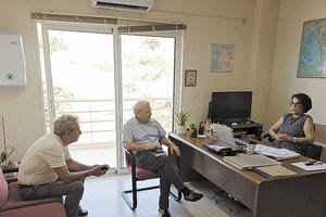 Την προϊσταμένη στην ΔΟΥ Αγίου Νικολάου κ. Τσιγκρή επισκέφθηκε ο βουλευτής Λασιθίου του ΣΥΡΙΖΑ, Μανόλης Θραψανιώτης.
