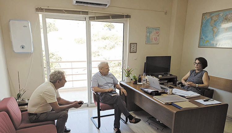 Την προϊσταμένη στην ΔΟΥ Αγίου Νικολάου κ. Τσιγκρή επισκέφθηκε ο βουλευτής Λασιθίου του ΣΥΡΙΖΑ, Μανόλης Θραψανιώτης.