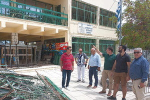 Άλλαξαν κουφώματα στα Δημοτικών Σχολείων Μαλίων και Μοχού και τα παιδιά του Νηπιαγωγείου Μαλίων