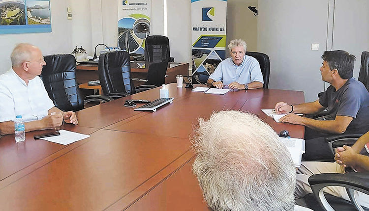 Σύσκεψη για το φράγμα Βαλσαμιώτη στις εγκαταστάσεις του Οργανισμού Ανάπτυξης Κρήτης στην Αγυιά