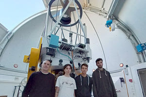 Το Σχολείο Αστροφυσικής στο Αστεροσκοπείο Σκίνακα και οι μαθητές που αρίστευσαν σε αυτό.