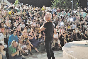 Συναυλία του Χρήστου Θηβαίου στο Ανοιχτό Δημοτικό Θέατρο “Μίκης Θεοδωράκης” στο Γάζι