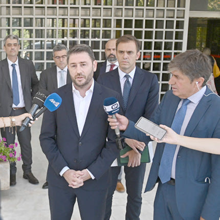 ο πρόεδρος του ΠΑΣΟΚ μάλιστα Νίκος Ανδρουλάκης